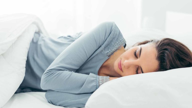 Qué colchón es bueno para dormir de lado